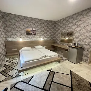 https://bourgas-de-luxe-studio.sozopol-hotels.com