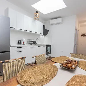 https://the-central-house-2.varna-hotels.com